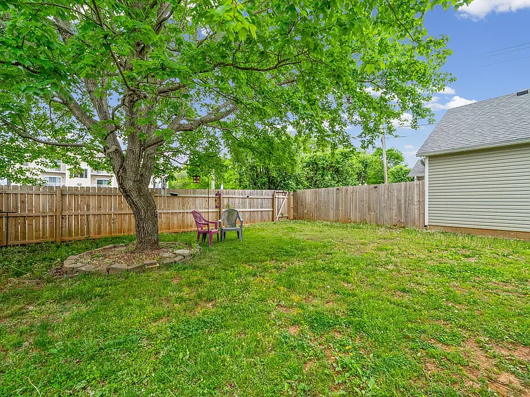 302 Northwind Dr — Photo 29