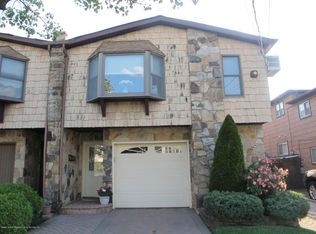 100 Gary Pl, Staten Island, NY 10314