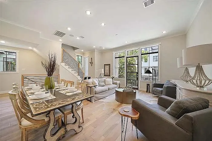 414 Hyde Park Blvd #1 — Photo 8