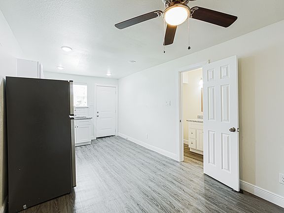 3rd image of 2911 Rosewood St #2