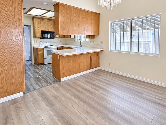 4th image of 478 Reposo St