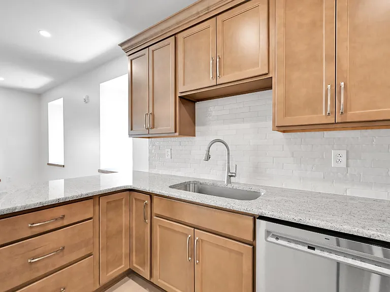 132 E Market St #101 — Photo 11