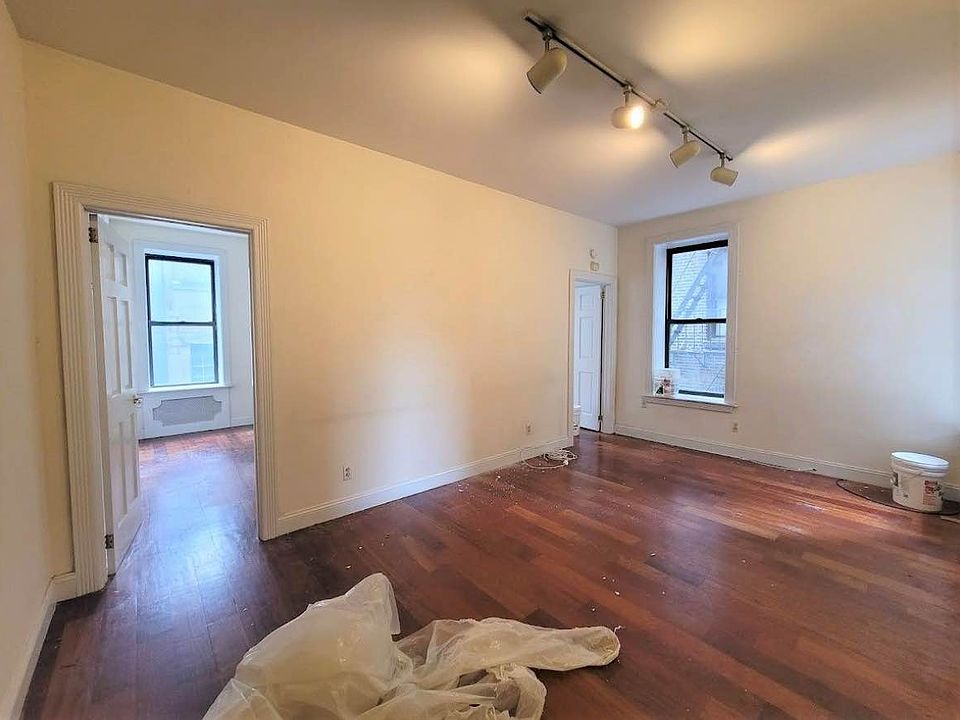 1st image of 274 W 19th St #2T
