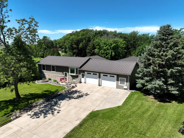 104 Circle Dr, Russell, MN 56169