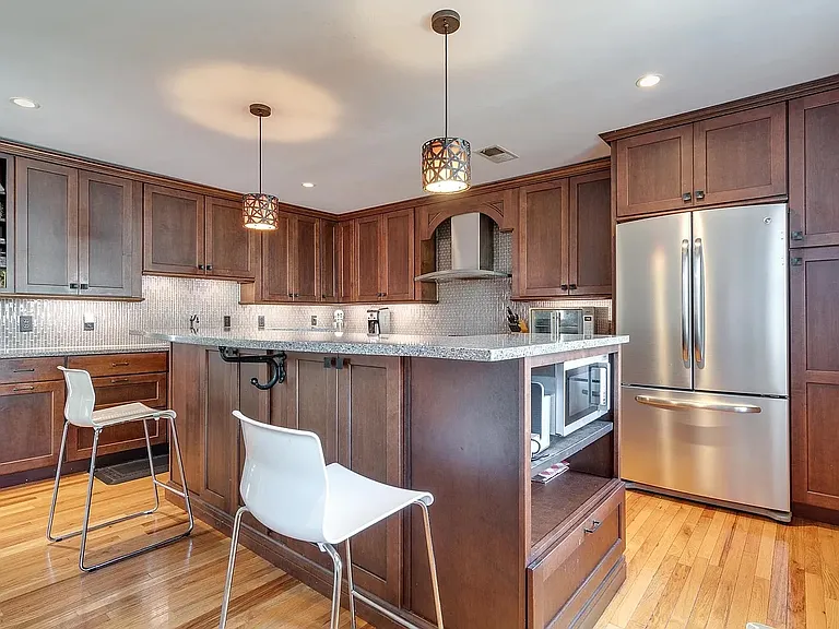 2066 Carr Ave — Photo 12