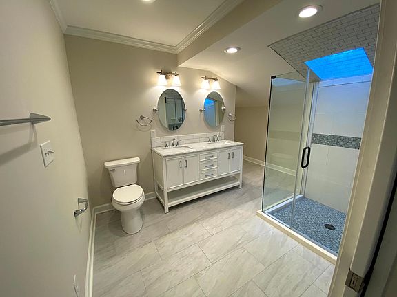 Larger ensuite bathroom and nook.