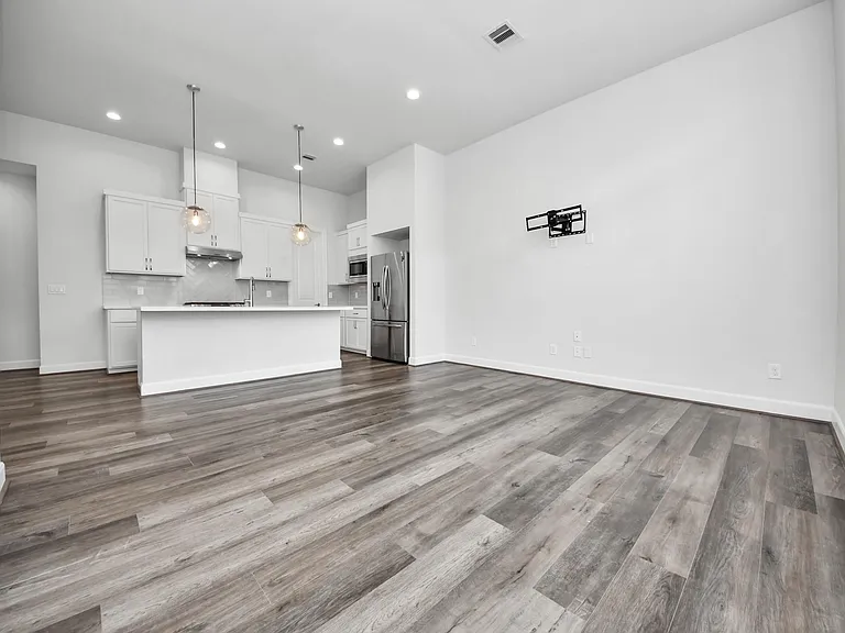 9577 Neuens Rd #B — Photo 15
