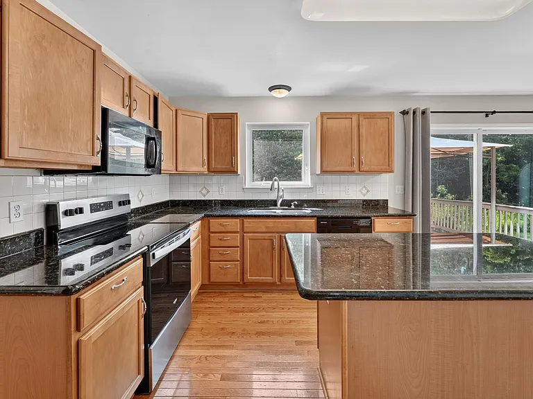 392 Sedgewood Ln — Photo 12