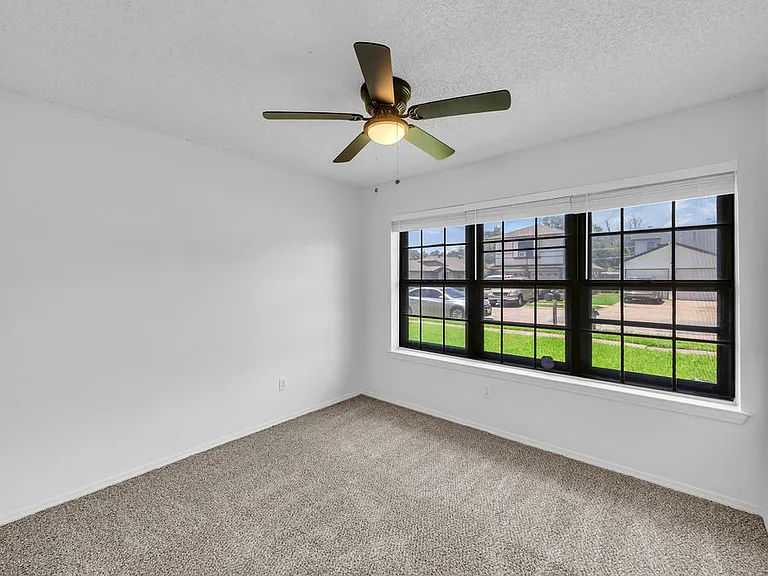 608 Rancho Dr — Photo 17