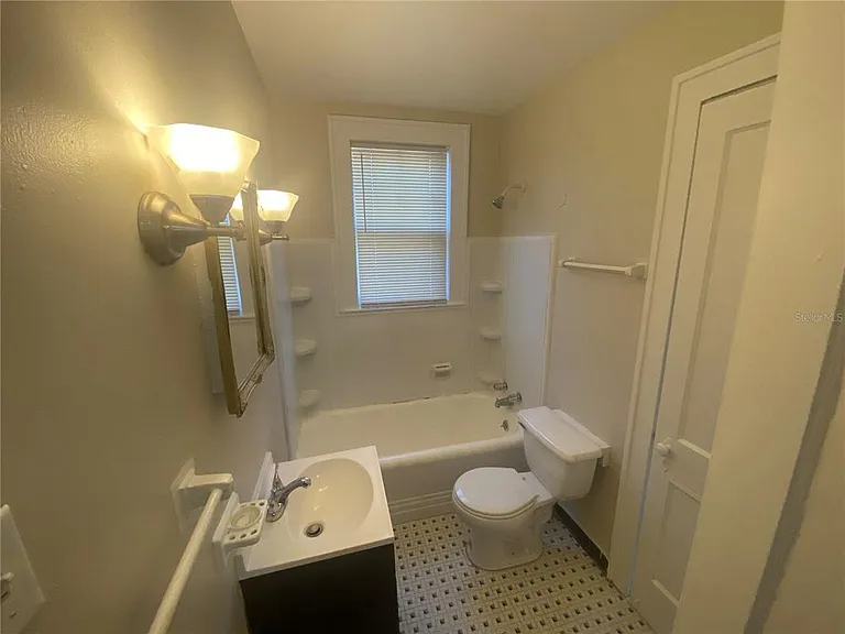 1120 Webster St #4 — Photo 8