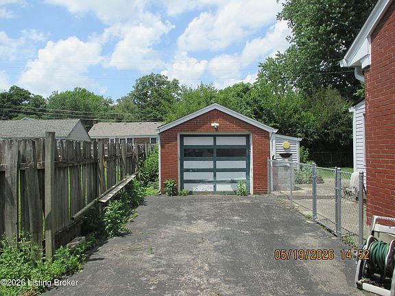 2nd image of 2509 Gardiner Ln