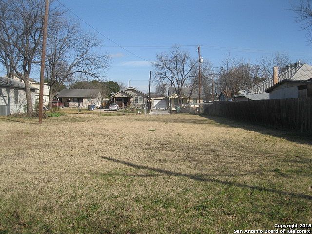 2nd image of 1526 W Laurel