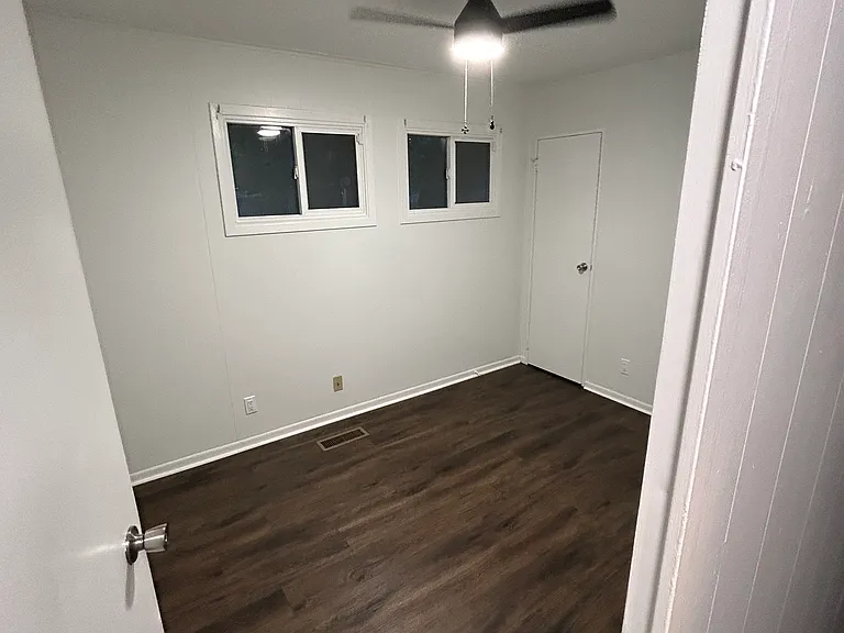 7802 Scott Ln — Photo 8