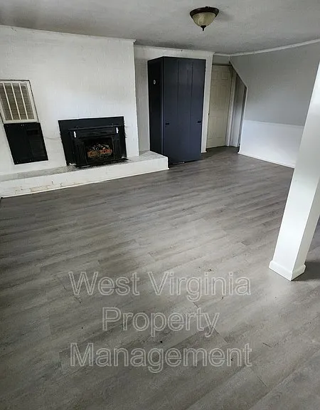 132 S Hill St — Photo 3