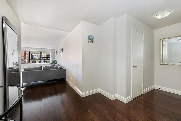 Sold by Sloane Square | media 4