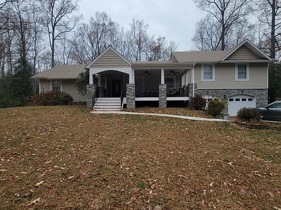 3rd image of 215 Lakewood Landing Dr