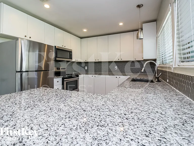 3529 Birchwood Ln — Photo 9