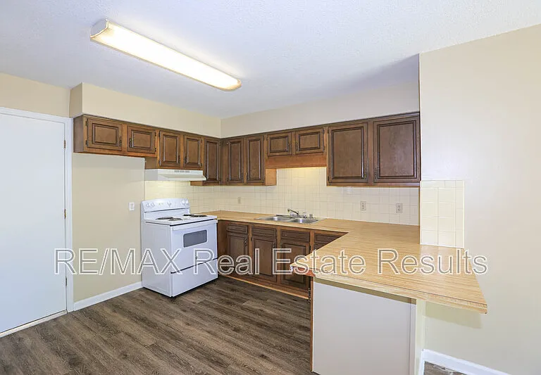 815 S 28th St — Photo 7