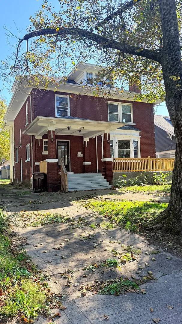 HUGE historic house ready now — Photo 1