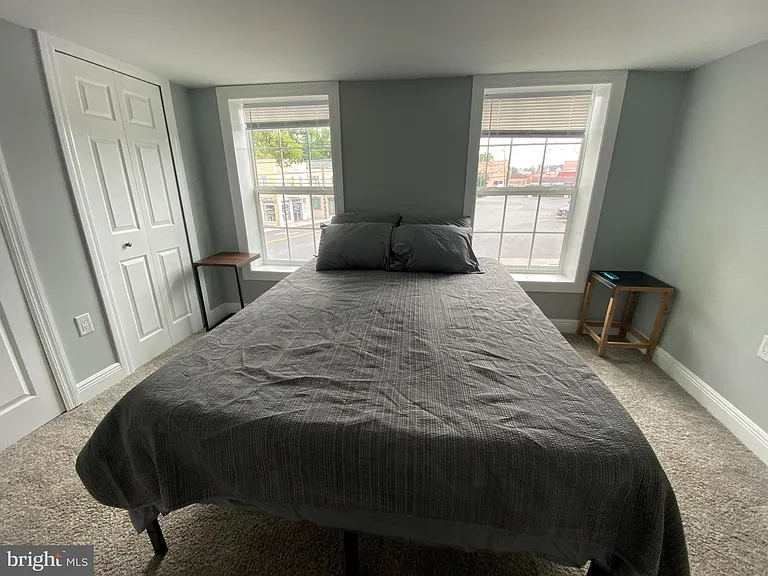 522 W King St — Photo 37