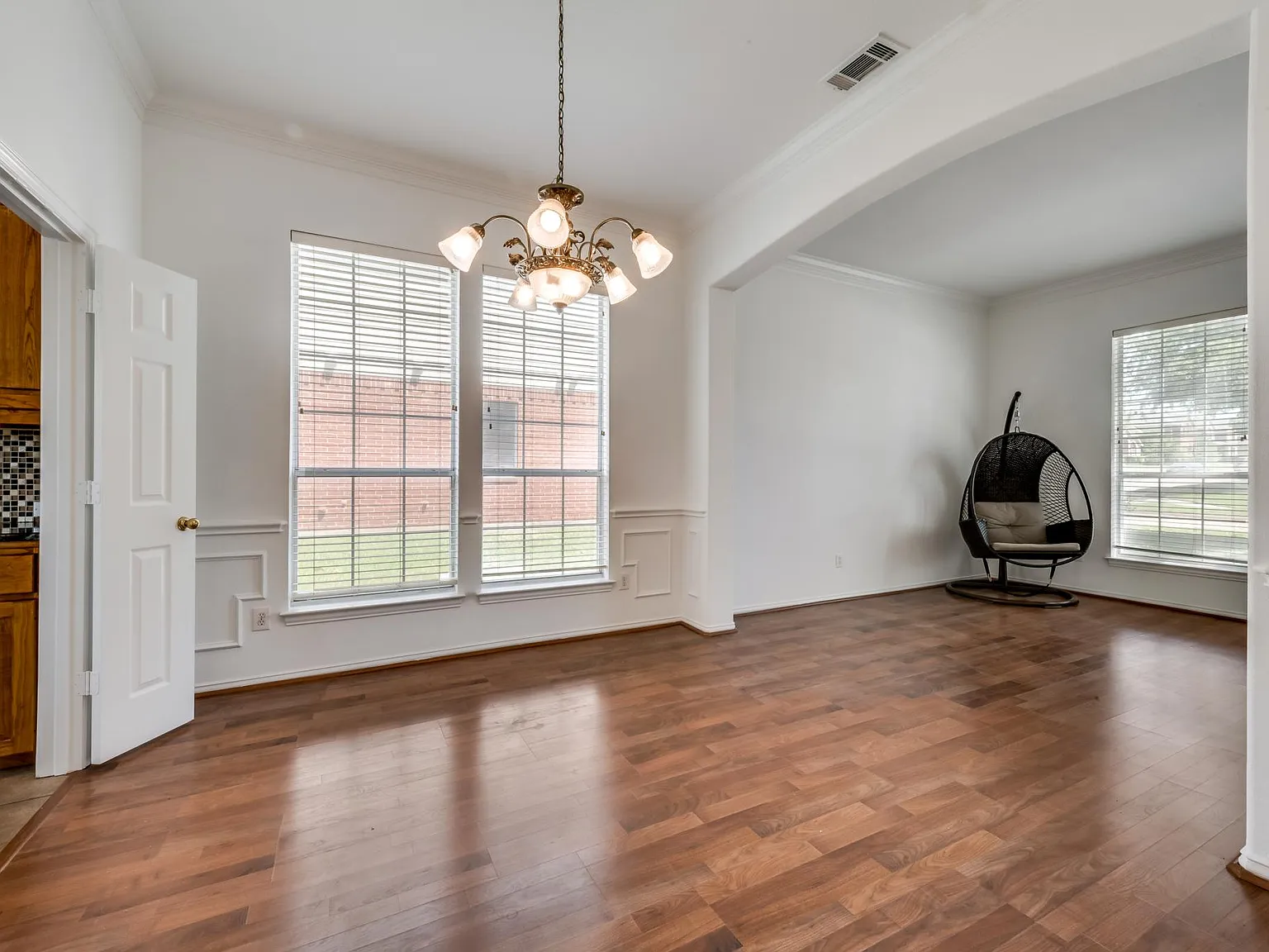 4 bed, 3697 sqft, $3,400 — Photo 4