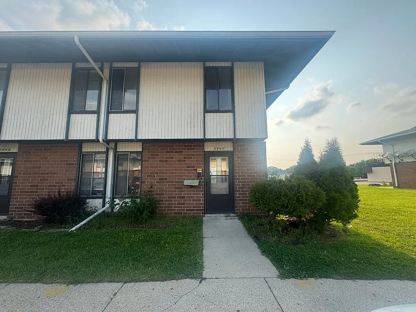 2 bed, 1.5 bath, 950 sqft, $1,400 — Photo 2