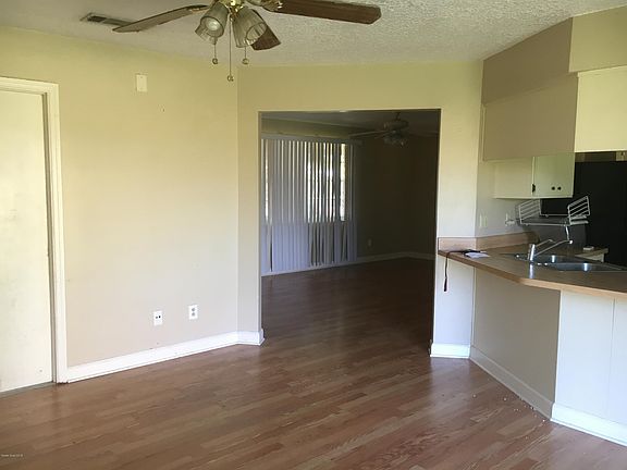 3rd image of 3062 Village Park Dr