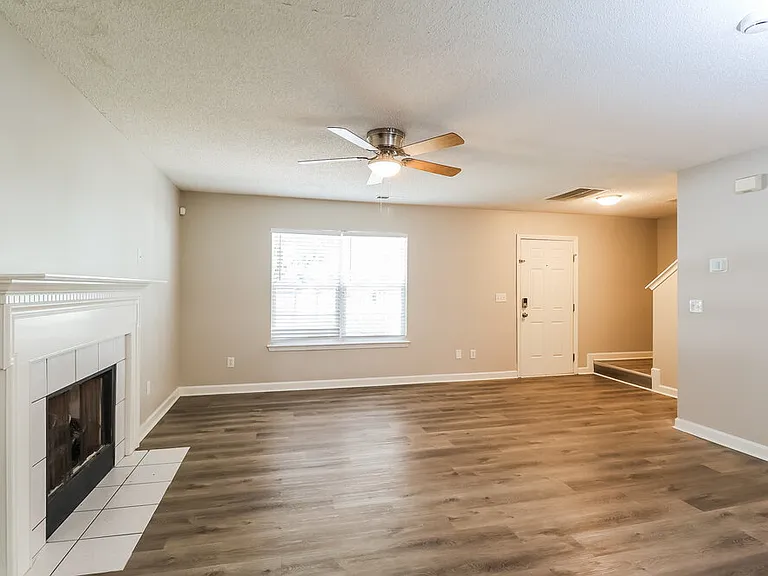 326 Kingville Dr — Photo 5