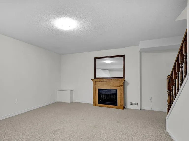 50 Chapman Ct #14 — Photo 22