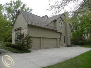 2769 W Bloomfield Oaks Dr, West Bloomfield, MI