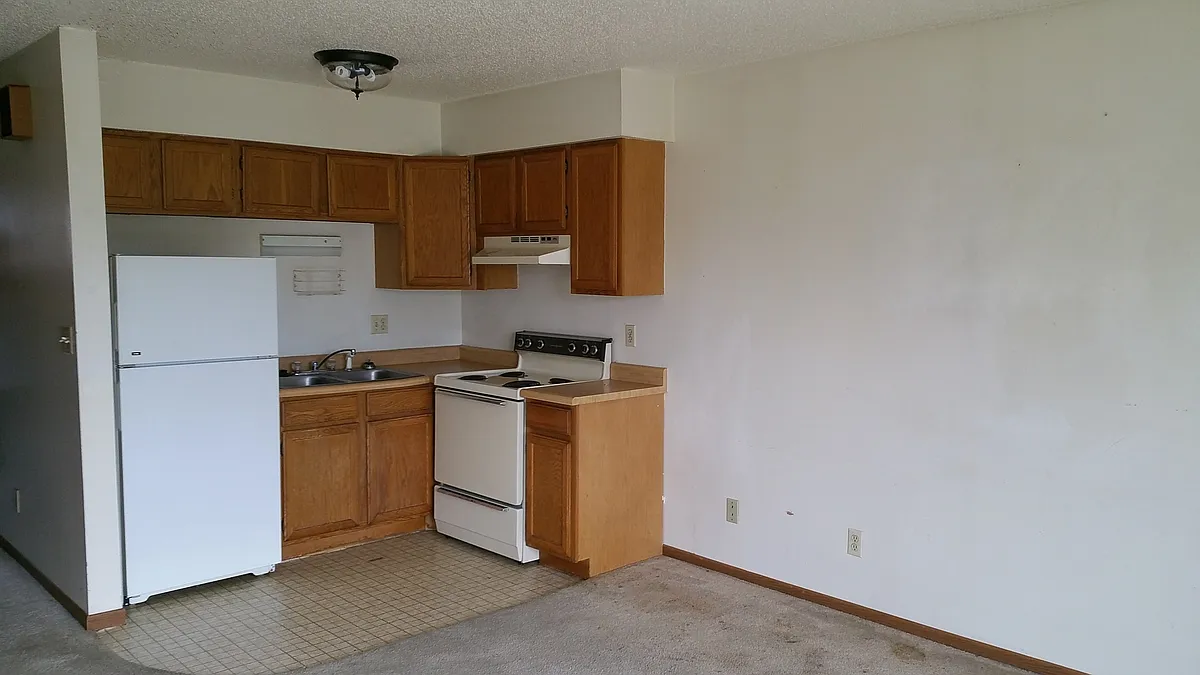 Building Photo - 2635 Westwinds Dr #3
