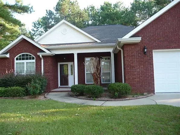 102 Newport Ave, Kathleen, GA 31047