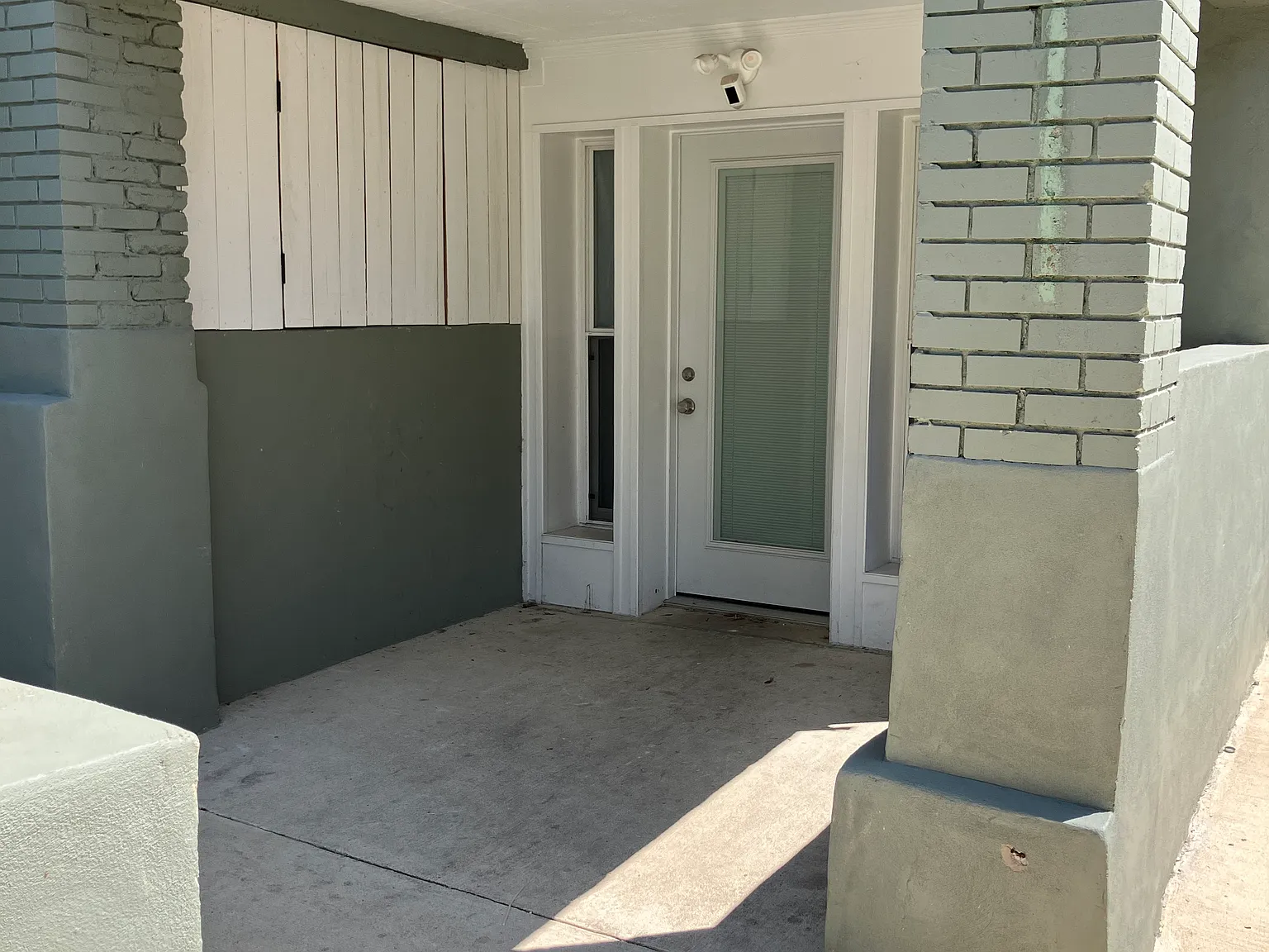 2 bed, 850 sqft, $2,200 — Photo 2