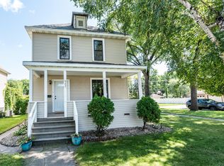 923 Walnut St, Grand Forks, ND 58201