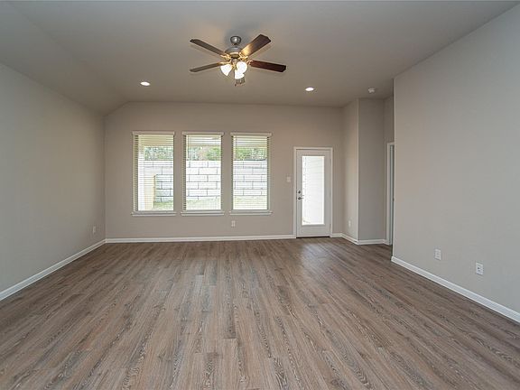 4th image of 439 Stonebrook Ln