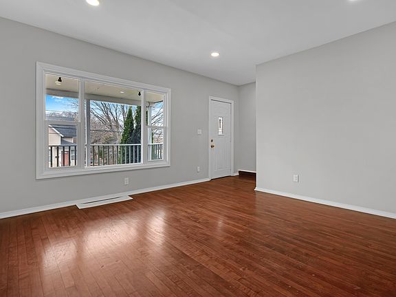 3rd image of 643 Wing St