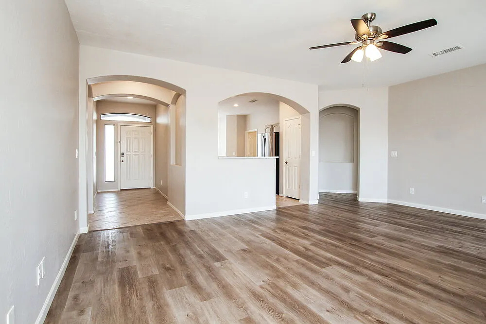 3 bed, 2.0 bath, 1576 sqft, $2,410 — Photo 4