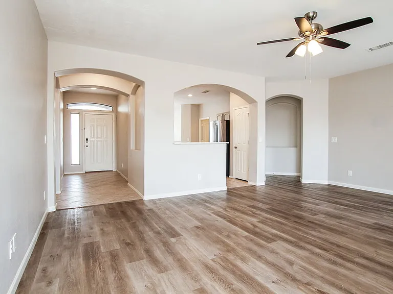 1211 E Winter Dr — Photo 4
