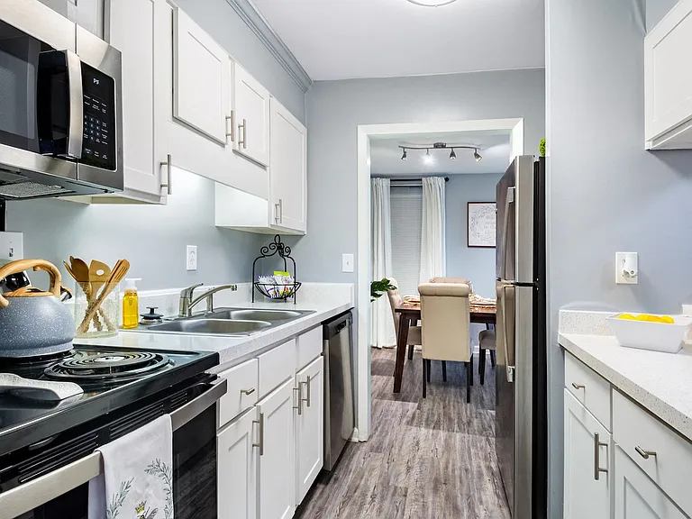 Yester Oaks Apartments — Photo 23