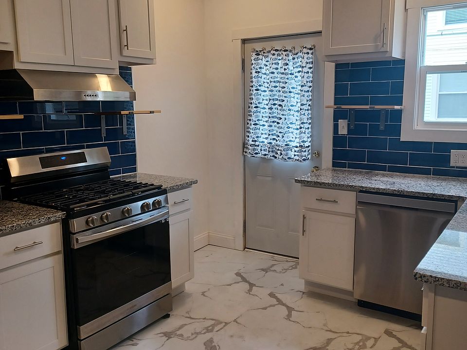 1st image of 935 3rd St NW APT 1