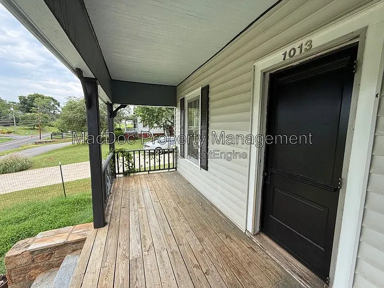 1013 Terrace St — Photo 3