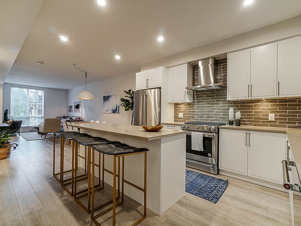 1st image of 70 Seaview Dr #24