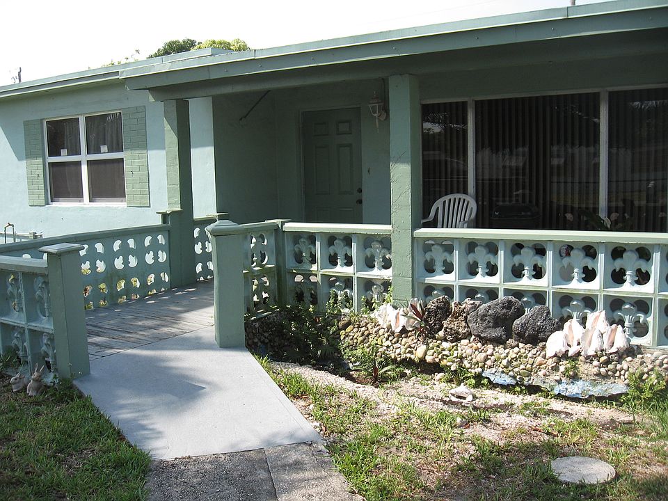 2nd image of 4440 SW 33rd Dr