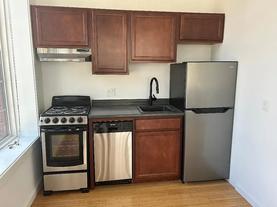 8 Grove St #207