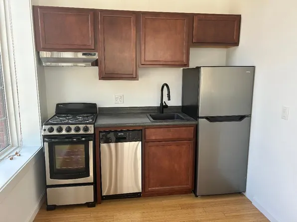 8 Grove St #207, Dover, NH 03820