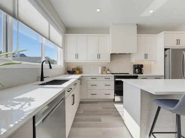9 Amblefield Pass NW, Calgary, AB T3P 2C2