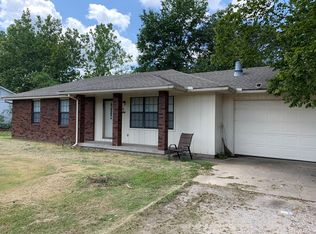 808 S Hugh St, Frontenac, KS 66763