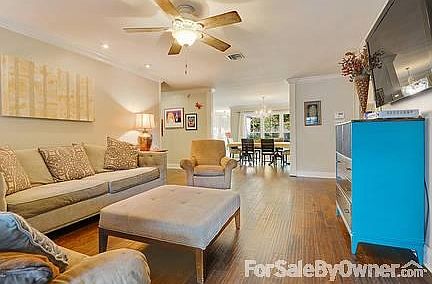 Spacious
						:
						Center of home giving you great access to back yard, kitchen, or bedrooms