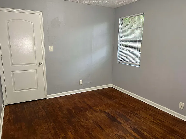 380 Astor St — Photo 3