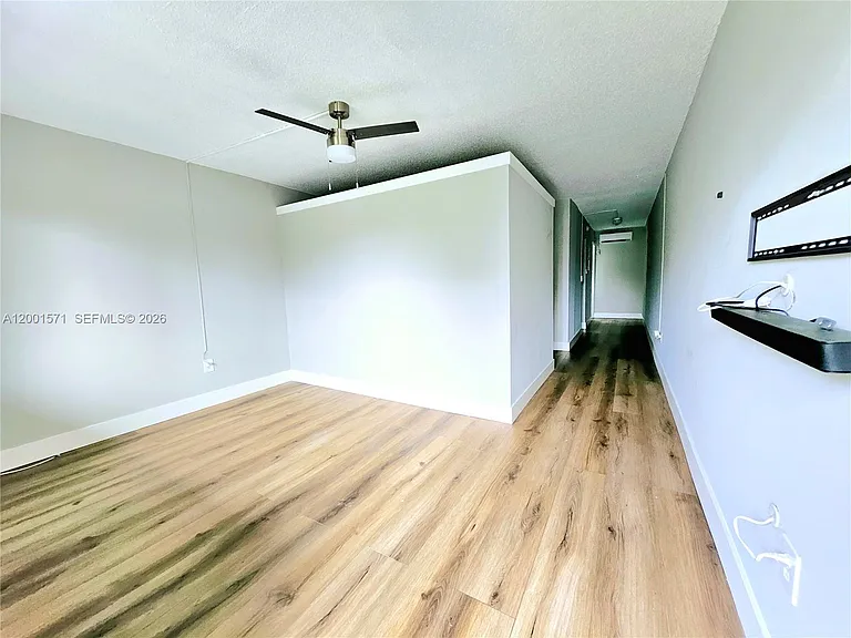 335 SW 20th St #8 — Photo 2